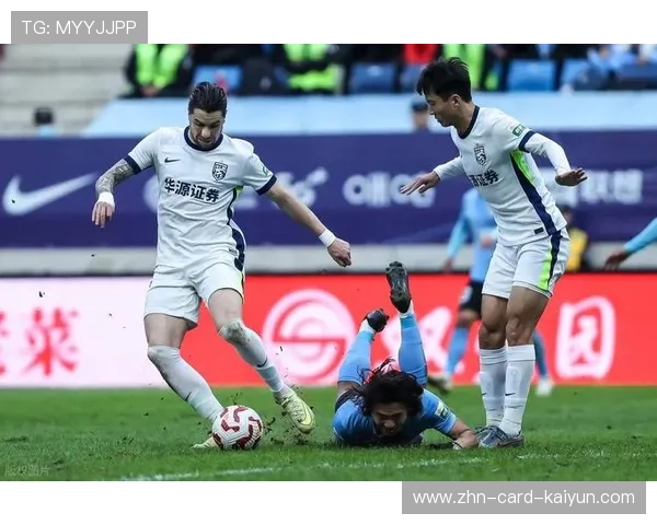 武汉三镇连续直塞撬开对手最后防线